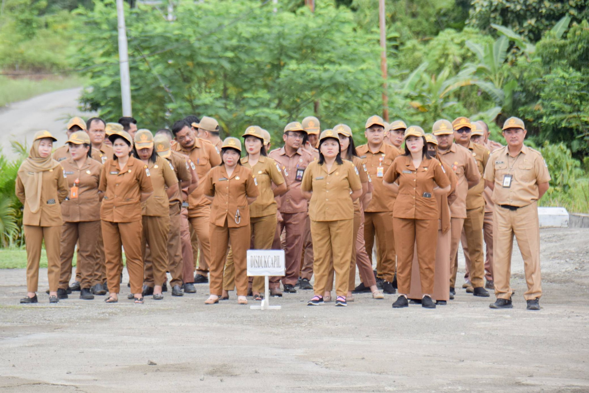 UPACARA PENAIKAN BENDERA MERAH PUTIH LINGKUP PEMERINTAH KABUPATEN NIAS UTARA