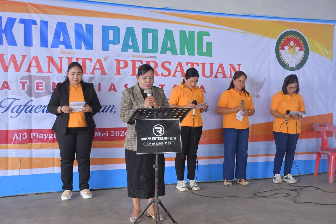 Kebaktian Padang Dharma Wanita Persatuan ( DWP )