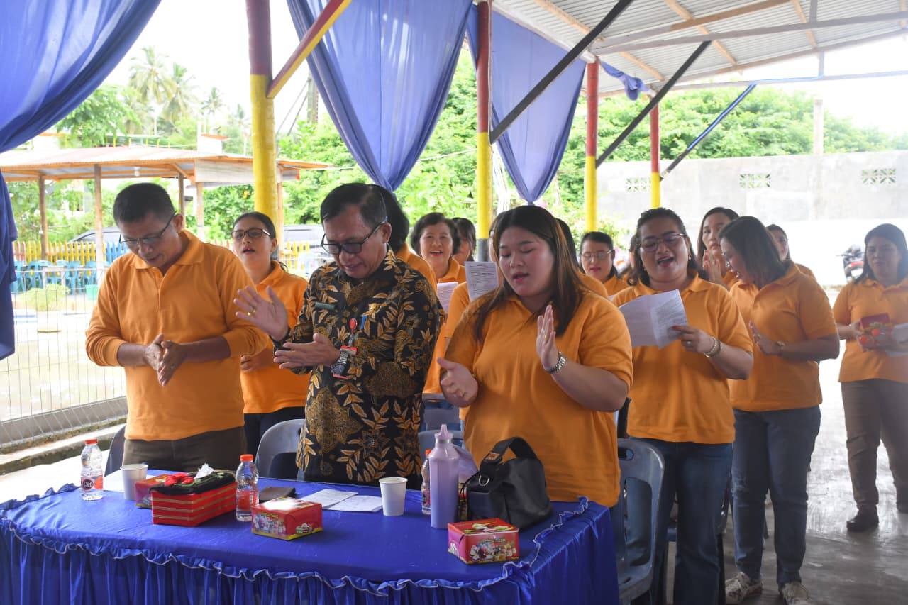 Kebaktian Padang Dharma Wanita Persatuan ( DWP ) Kabupaten Kabupaten Nias Utara yang di laksanakan di AJ3 Playgroup