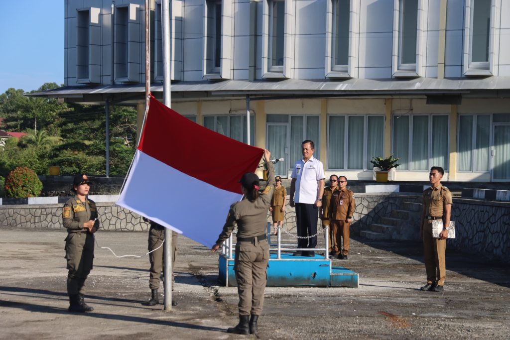 UPACARA PENAIKAN BENDERA MERAH PUTIH LINGKUP PEMERINTAH KAB. NIAS UTARA