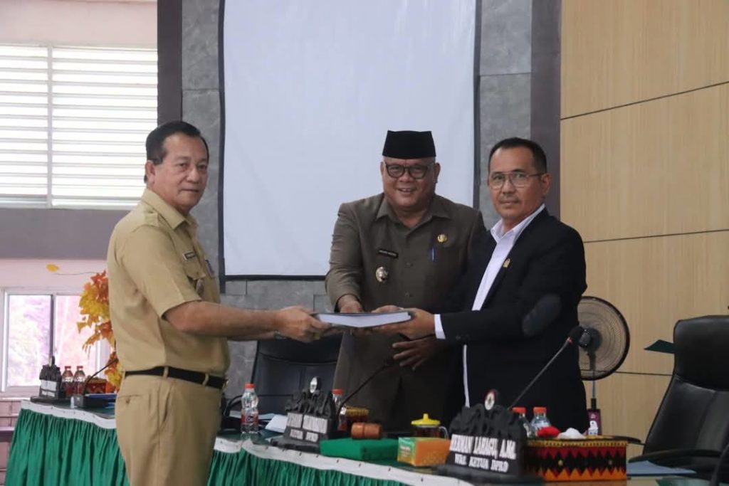 RAPAT PARIPURNA DPRD KABUPATEN NIAS UTARA DALAM PENYAMPAIAN NOTA PENGANTAR LKPJ KEPALA DAERAH TAHUN ANGGARAN 2024