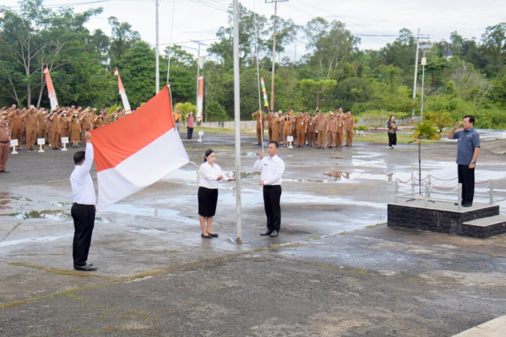 UPACARA PENAIKAN BENDERA MERAH PUTIH LINGKUP PEMERINTAH KABUPATEN NIAS UTARA