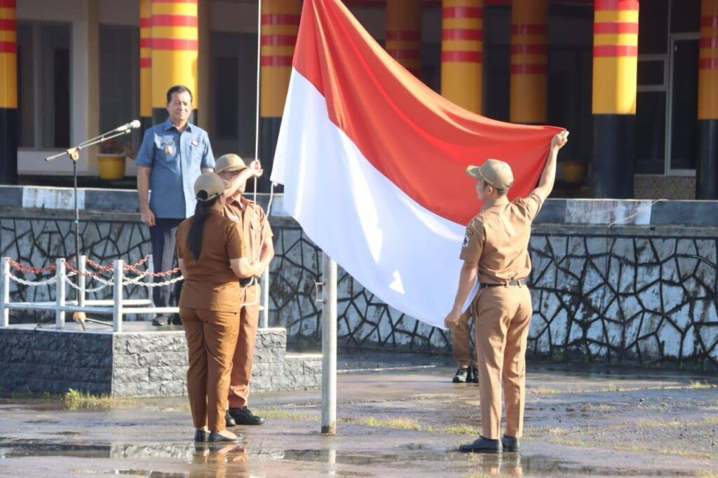 UPACARA PENAIKAN BENDERA MERAH PUTIH LINGKUP PEMERINTAH KAB. NIAS UTARA