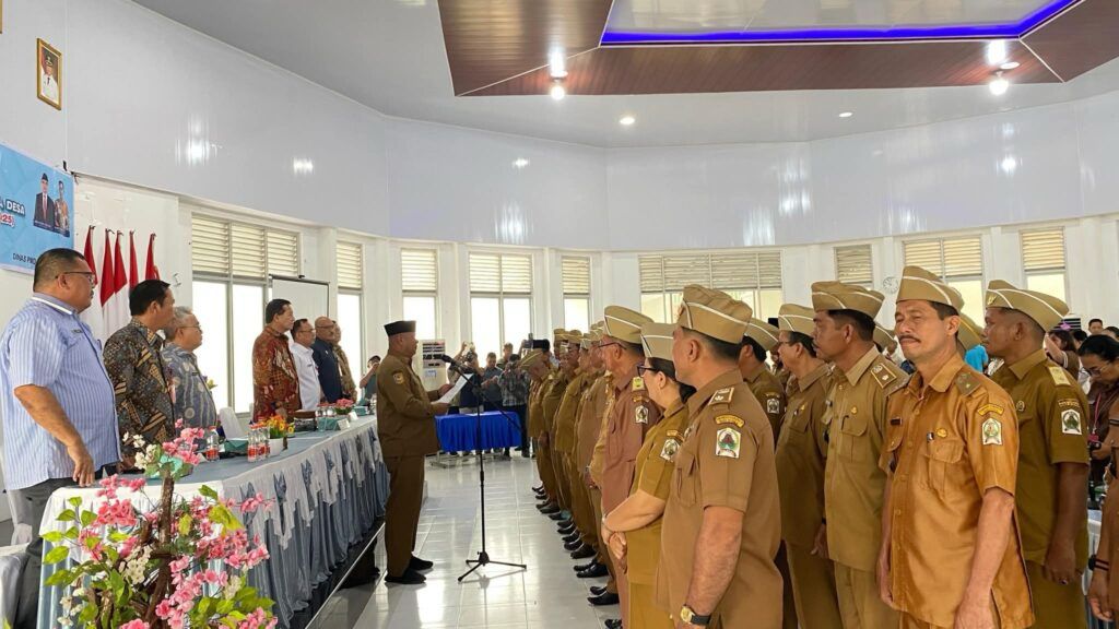 PENGUKUHAN PERPANJANGAN MASA JABATAN KEPALA DESA DI KABUPATEN NIAS UTARA