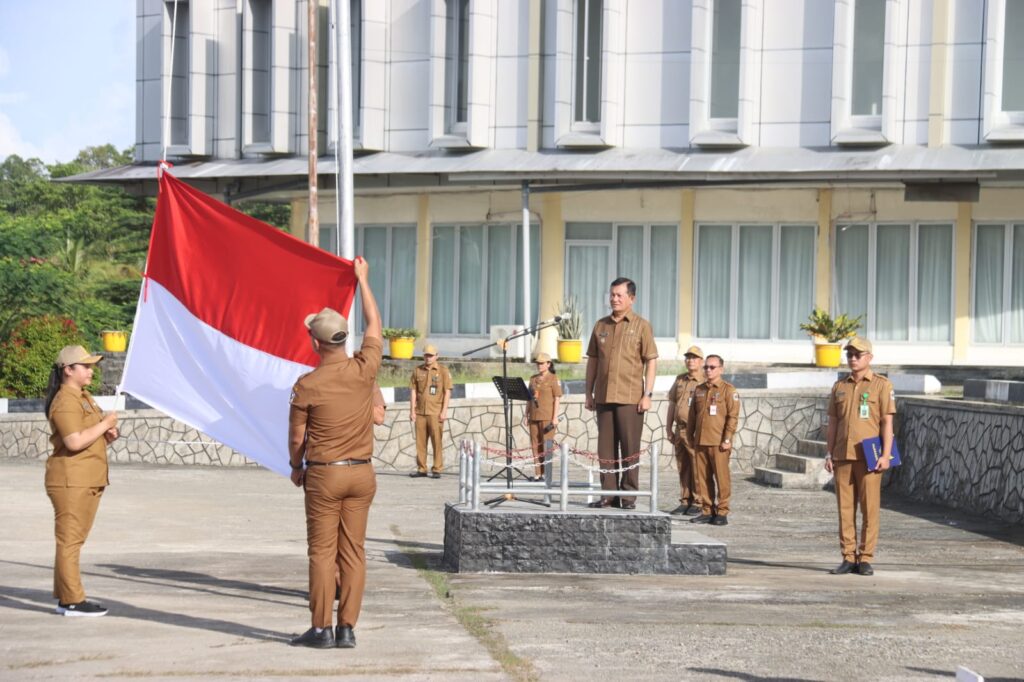 UPACARA PENAIKAN BENDERA MERAH PUTIH LINGKUP PEMERINTAH KAB. NIAS UTARA